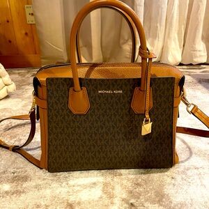 This bag has been used three times excellent condition